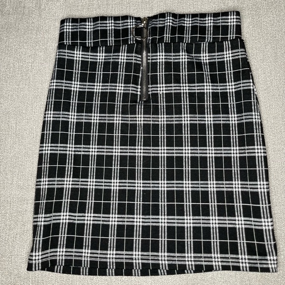 Plaid/Stripped Collegiate Black Bottom Bundle! - Picture 5 of 5